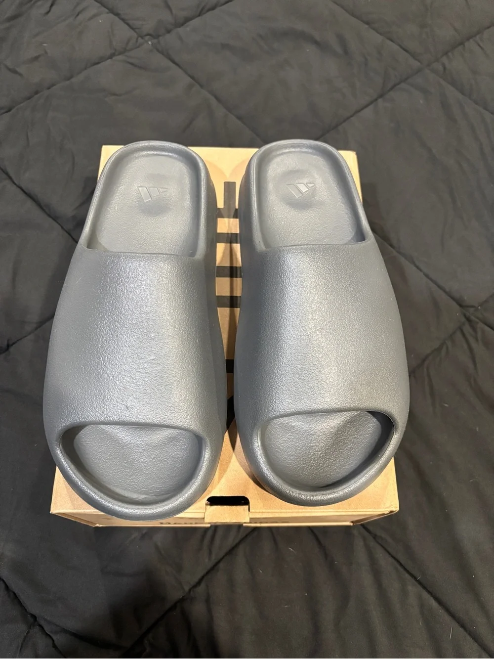 Yeezy Slide in Black
